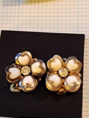 Dogwood Gold-Tone White Heart Flower Clip-On Vintage Earrings